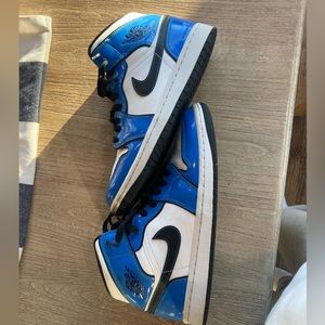 Jordan 1 Mid signal Blue Size 8